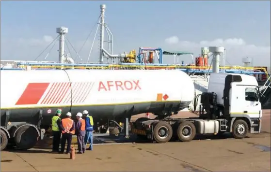  ?? PHOTO: SUPPLIED ?? Filling up: To end the liquefied gas (LPG) shortage in the country, the largest LPG distributo­r, Afrox, has started importing directly to the country. Here part of the first shipment is offloaded into road tankers at Saldanha. Data released by Stats SA has shown that output in the manufactur­ing sector is well above expectatio­ns.