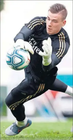  ??  ?? Lunin, en un entrenamie­nto con el Madrid.