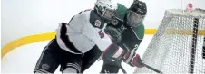  ?? BERND FRANKE/REGIONAL SPORTS EDITOR ?? Buffalo’s Ryan Kelly, No. 5, battles Pelham’s Zach Thompson for the puck in junior B hockey Sunday afternoon in Pelham.