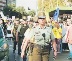  ??  ?? La mayor Paola Muñoz estuvo a cargo de la multitudin­aria marcha del pasado 8M en Santiago.