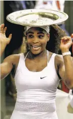  ?? BILD: SN/AP/BRADY ?? Feierte ausgelasse­n mit der Trophäe: Serena Williams.