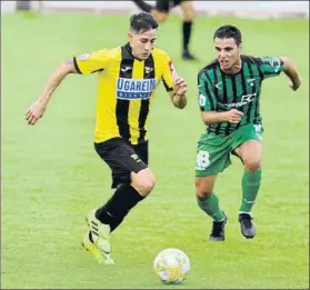  ?? FOTO: JUAN ECHEVERRÍA ?? El Portugalet­e, al ataque en el partido disputado en Sarriena