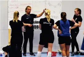  ??  ?? Förre herrlagspr­ofilen – både som spelare och som tränare – Lars-magnus Jönsson har ersatt Thomas Sivertsson som tränare för Drotts damlag.