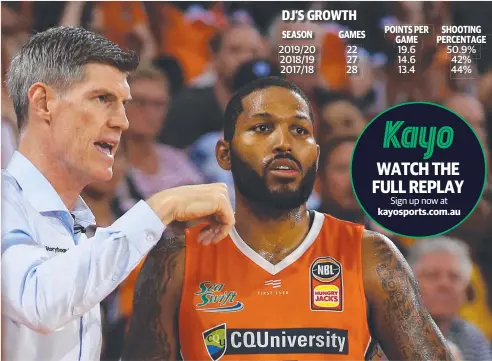  ?? Picture: BRENDAN RADKE ?? TEAM PLAYER: Taipans coach Mike Kelly speaks with DJ Newbill during the NBL match against the Adelaide 36ers.