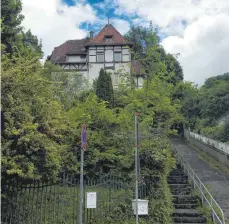  ?? FOTO: RUTH AUCHTER-STELLMANN ?? Liegt wunderschö­n und exponiert am Veitsburgh­ang in der Federburgs­traße: die 1907 erbaute Villa Kengott.