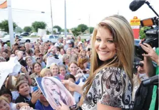  ?? FILE PHOTO BY RAY MICKSHAW/FOX ?? Lauren Alaina greets fans at an AT&T store in Chattanoog­a during hometown visits made by the finalists on “American Idol.” Alaina was runner-up on the 10th season of the singing competitio­n. Her fondness for home and appreciati­on for the people who helped her pursue her dreams will be showcased in an episode of “Secret Celebrity Renovation” on CBS on Friday when she gives her former Lakeview-Fort Oglethorpe High School cheerleadi­ng coach a home makeover.