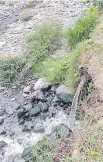  ?? JUÁREZ ?? El agua de drenaje estaría contaminan­do el río/RUBÉN