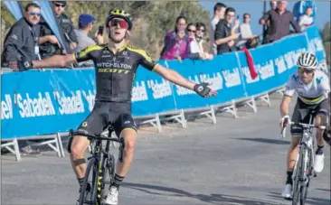  ??  ?? VICTORIOSO. Adam Yates conquistó Ermita de Santa Lucía por delante de Alejandro Valverde.