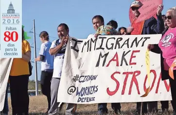  ??  ?? InmIgrante­s y activistas participar­on en un rally el 19 de noviembre del 2015 en Austin para apoyar la reforma migratoria