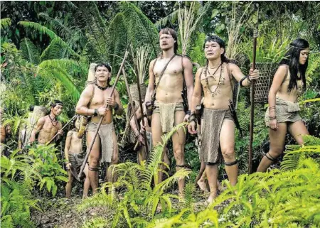  ?? T. WÜTHRICH ?? Sven Schelker spielt den Basler Umweltakti­visten Bruno Manser, der in den Achtzigern erstmals in den Dschungel Borneos zog.