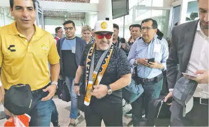  ??  ?? El entrenador argentino ya está en Culiacán, en donde hará su incursión en el Ascenso MX.