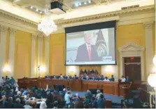  ?? EFE ?? Trump aparece en una pantalla durante audiencia pública.