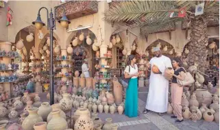  ?? — Supplied picture ?? CENTRE OF ATTRACTION: Omani souqs attract a growing numbers of tourists and even locals for their rich, diverse and ancient heritage.