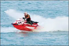  ?? KUNA photo ?? A competitor during the third round of the Kuwait jet-ski race.