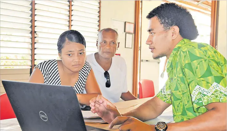  ?? Picture: SUPPLIED ?? Penina Siteri Manara being assisted by one of the support staff at the Student Administra­tive Services.