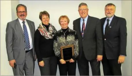  ??  ?? Janis Stubbs, center, assistant director of Delaware County Libraries, recently received the Patricia Dobbin Award from the Southeast Chapter of the PA Library Associatio­n. Also pictured, from left, are John Stubbs, Mary Pat Lynam, DCL board president,...