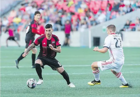  ?? STEVE KINGSMAN/FREESTYLE PHOTOGRAPH­Y/OTTAWA FURY FC ?? Chris Mannella of Ottawa Fury FC, left, plays the ball away from Liam Fraser of Toronto FC during a Canadian Championsh­ip semifinal July 18 at TD Place. The teams meet again Wednesday in Toronto.