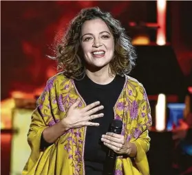  ?? Chris Pizzello / AP ?? Natalia Lafourcade, en foto de archivo, durante una presentaci­ón en Las Vegas. La cantautora mexicana ganó el premio al álbum del año en los Latin Grammy.