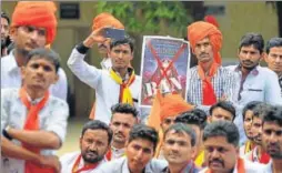  ?? AFP ?? Members of Rashtriya Rajput Karni Sena’s Karnataka wing hold a protest in Bangalore on Wednesday demanding a ban on the screening of movie 'Padmavati'.