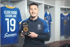  ?? ?? Ronan Coughlan of Waterford with his award for the SSE Airtricity / SWI Player of the Month for April 2023 at the Waterford Regional Sports Centre. (Photo: Stephen McCarthy/Sportsfile)