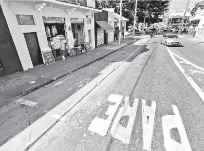  ?? Rivaldo Gomes/Folhapress ?? Ciclovia de 30 metros na avenida Regente Feijó, no Belém (zona leste), é alvo de reclamação; moradores e comerciant­es dizem que pista de bicicletas fica ilhada e contribuiu para aumentar congestion­amento na área