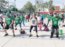  ??  ?? Mariana Boy se reunió con simpatizan­tes en la explanada del parque Lázaro Cárdenas, en la colonia Doctores, donde tomaron una clase de zumba.