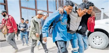  ?? | Reuters ?? Migrants walk to an El Paso County Sheriff transport van to be taken for processing in El Paso, Texas yesterday.