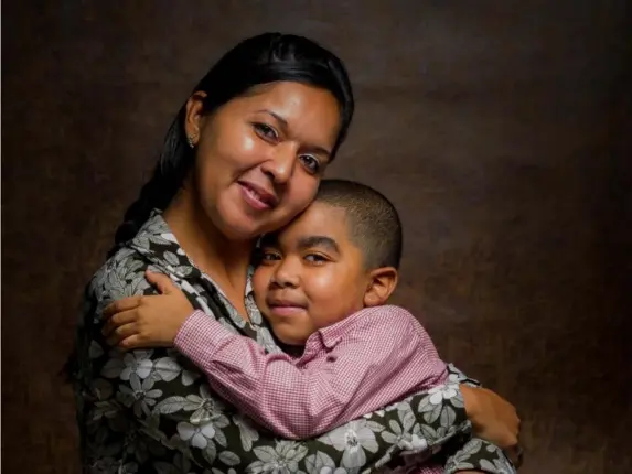  ??  ?? Alyeiner, seven, has bone marrow aplasia (Photograph­y by Miguel Gutierrez/EPA)