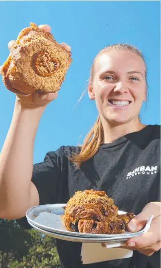  ?? Picture: GLENN HAMPSON ?? Bam Bam Bakehouse employee Susannah Hunt with the new creation.