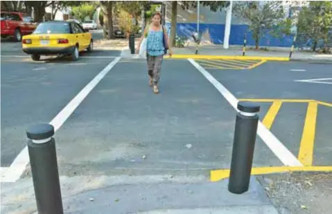  ?? |PUBLIMETRO ?? Señalan a la SCT por el desorden que impera alrededor de las obras de la L3, en donde el fin de semana se registró un accidente. Ayer entregaron calles rehabilita­das.