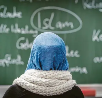  ?? Foto: Frank Rumpenhors­t, dpa ?? An 364 Schulen gab es bisher schon Islamunter­richt für muslimisch­e Kinder und Jugendlich­e.