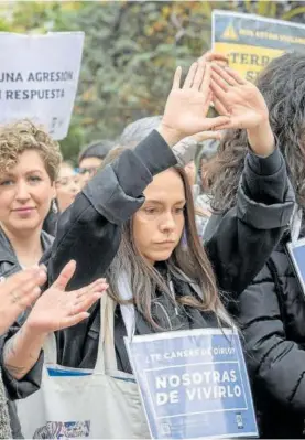  ?? Foto: Efe ?? Las feministas gritaron ayer en Logroño ‘Basta ya’.