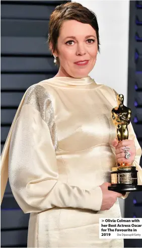  ?? Dia Dipasupil/Getty ?? > Olivia Colman with her Best Actress Oscar for The Favourite in 2019