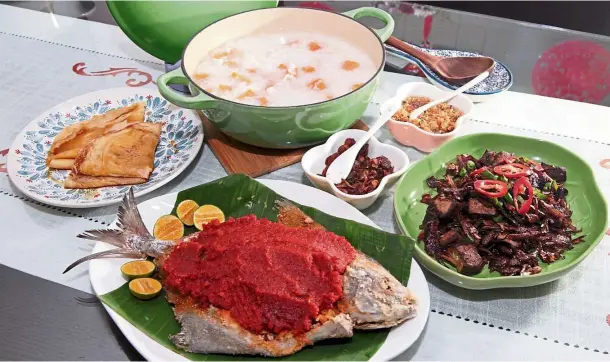  ??  ?? Alesia continues to make the heritage recipes that her mother and grandmothe­rs used to make when she was a child, as it reminds her of them. Clockwise from top: sweet potato porridge, ikan bilis and tofu with sweet soya sauce, black pomfret with sambal...