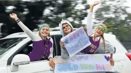  ?? Picture: JACKIE CLAUSEN ?? BIEBERMOBI­LE: Bieber fans, from left, Jess Holder, Rose Barnsley and Skyla Snyman, all 15, are travelling from Pietermari­tzburg to watch Justin Bieber perform in Johannesbu­rg tonight