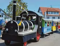  ?? Fotos: Kulturring Au e.V., Foto Kopf: andru1957 Fotolia.com ?? Die liebevoll restaurier­te Bimmelbahn zieht wieder ihre Runden durch Au.