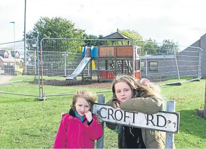  ?? Picture: Gareth Jennings. ?? The area on Croft Road, Drumlithie, that has been fenced off for repairs leaving Poppy, 5, and Hazel, 10, Ramsay sad that they cannot get in to play.