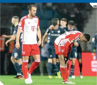  ?? ?? Pese a que el inglés Harry kane anotó, el Bayern Múnich sufrió una sorpresiva derrota.