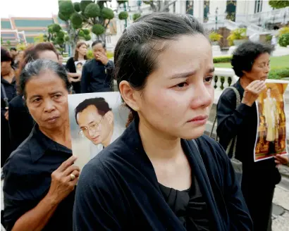  ?? Reuters ?? Mourners line up to get into the Throne Hall at the Grand Palace to pay their respects in front of the golden urn of Thailand’s late king Bhumibol Adulyadej in Bangkok on Saturday. —