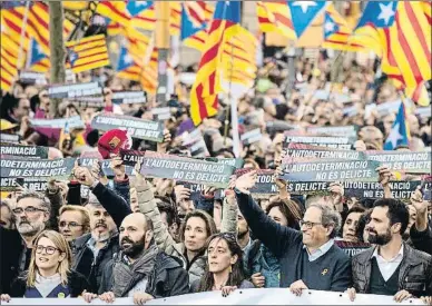  ?? ANA JIMÉNEZ ?? El president Quim Torra encabezó la manifestac­ión de ayer en la Gran Via