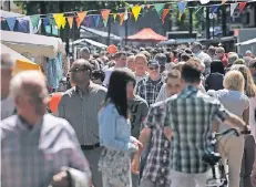  ?? RP-ARCHIVFOTO: MVO ?? Die Reeser Werbegemei­nschaft hofft auf gutes Wetter und eine volle Innenstadt am Sonntag beim Stadtfest.