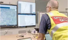  ?? Reuters ?? A member of the Incident Management Team coordinate­s the search for a radioactiv­e capsule at the Emergency Services Complex in Cockburn, Australia. —