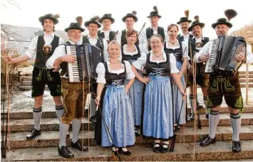  ?? Foto: Sedlmeirs Trachtenho­f Foto: HVTV Gersthofen ?? Die Goaßlschna­lzer des Heimat und Volkstrach­tenvereins Gersthofen vor neun Jahren beim Gaufest. Schwäbisch sieht anders aus, hier setzt sich die Gebirgstra­cht durch.