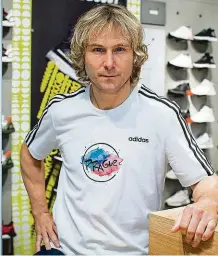  ?? FOTO ADIDAS ?? Pavel Nedvěd při znovuotevř­ení prodejny Adidas Store v Praze