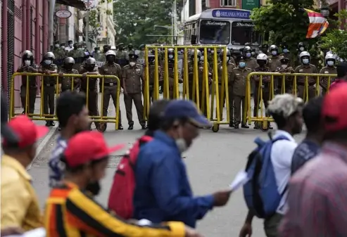  ?? ?? Protesters march towards Sri Lanka's police headquarte­rs during a protest in Colombo, 16 May. Eranga Jayawarden­a/AP