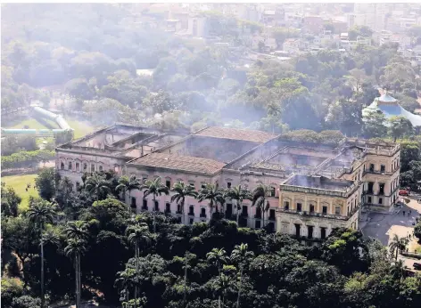  ?? FOTO: REUTERS ?? Luftbild des National-Museums von Brasilien in Rio de Janeiro nach dem Brand.