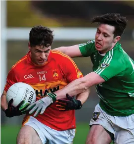  ?? SEB DALY/SPORTSFILE ?? Castlebar Mitchels’ Neil Douglas tries to get past Alan McLoughlin at Elvery’s MacHale Park