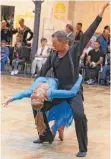  ?? FOTO: VEREIN ?? Susanne und Michael Wölki vom Häfler ATC-Tanzclub zeigen ihr Können.