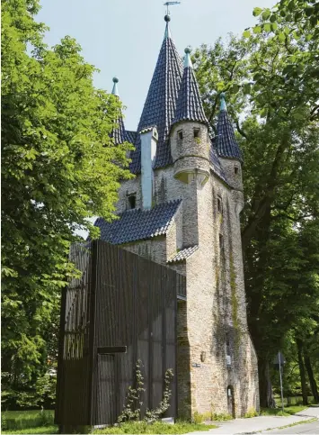  ?? Foto: Jens Reitlinger ?? Die umstritten­e Treppe am Fünffinger­lesturm kann nun fertiggeba­ut werden.