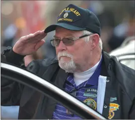  ?? PHOTOS BY PETE BANNAN - MEDIANEWS GROUP ?? Army veteran and Purple Heart recipient George Rodgers of VFW Post 3460salute­s the flag at the start of the 60th Delaware County Veterans Day parade in Media.